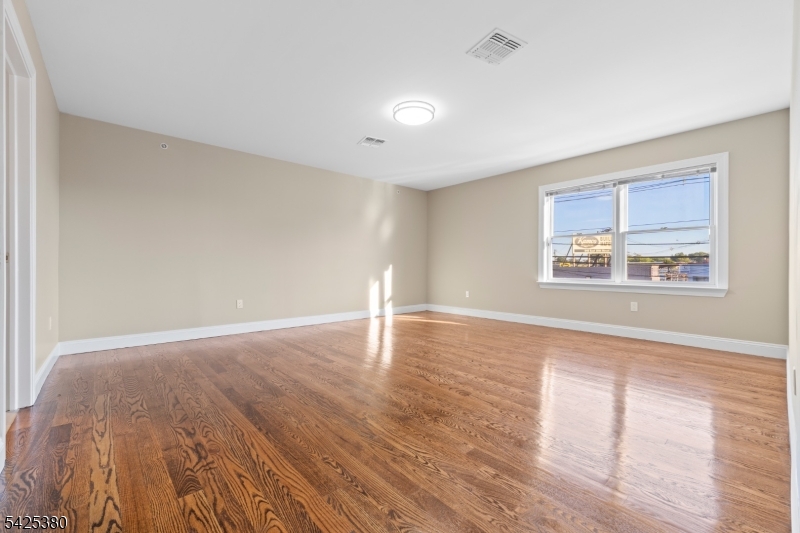 658 Market St Property Photo 6