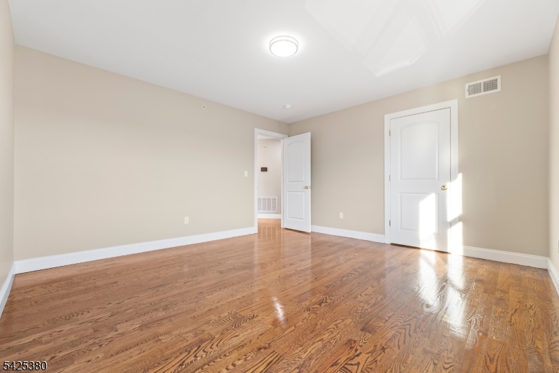 658 Market St Property Photo 9