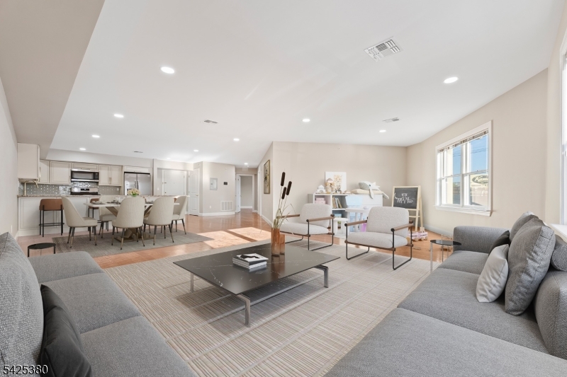658 Market St Property Photo 12