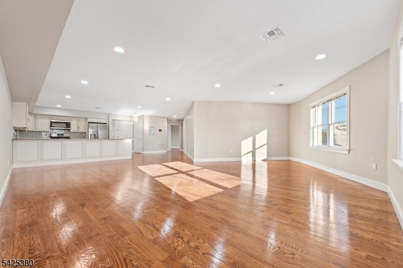 658 Market St Property Photo 13