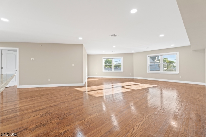 658 Market St Property Photo 15