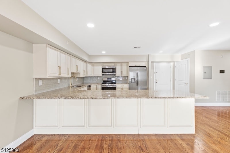 658 Market St Property Photo 16