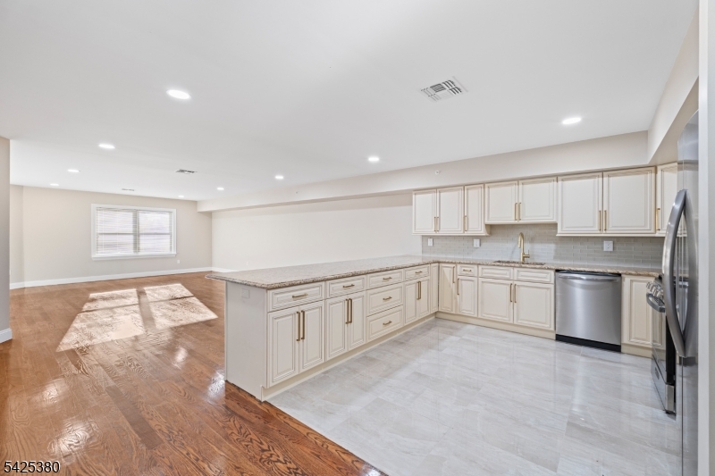 658 Market St Property Photo 18