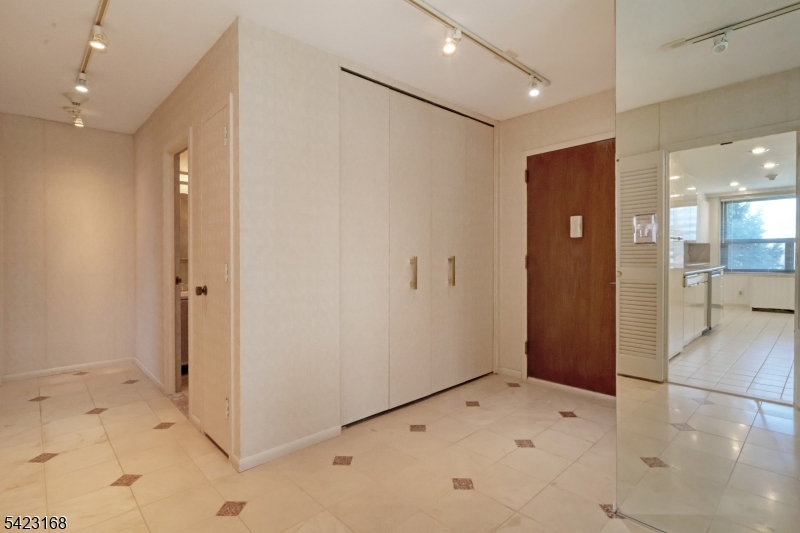 2 Claridge Dr. 1le Property Photo 2