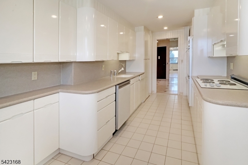 2 Claridge Dr. 1le Property Photo 3