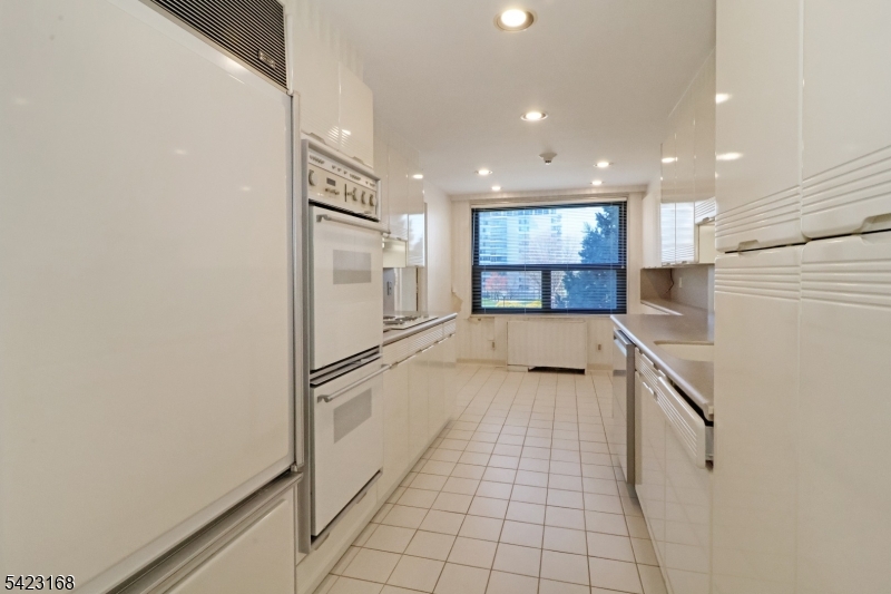 2 Claridge Dr. 1le Property Photo 4