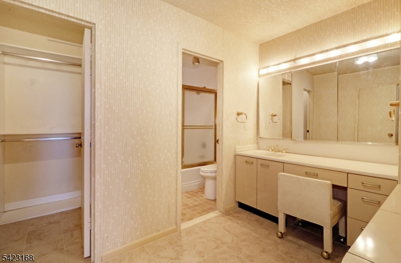 2 Claridge Dr. 1le Property Photo 11