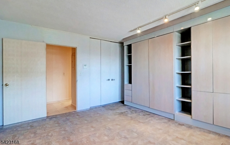 2 Claridge Dr. 1le Property Photo 12