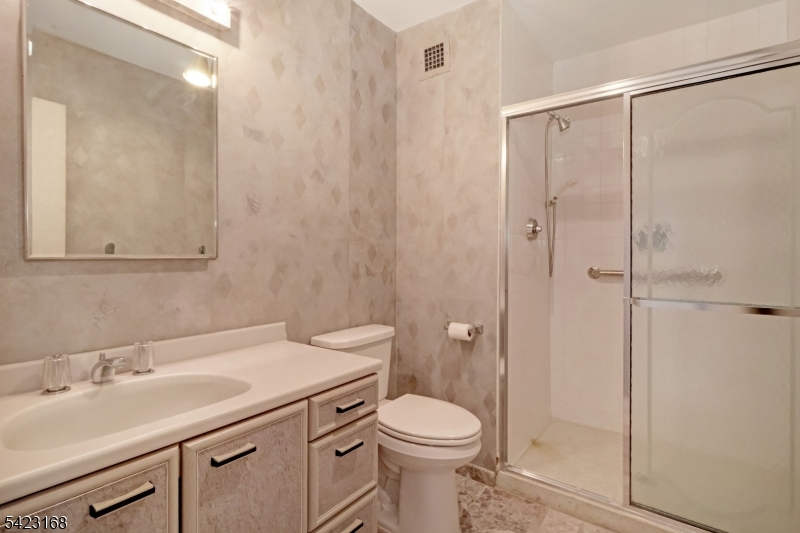 2 Claridge Dr. 1le Property Photo 13