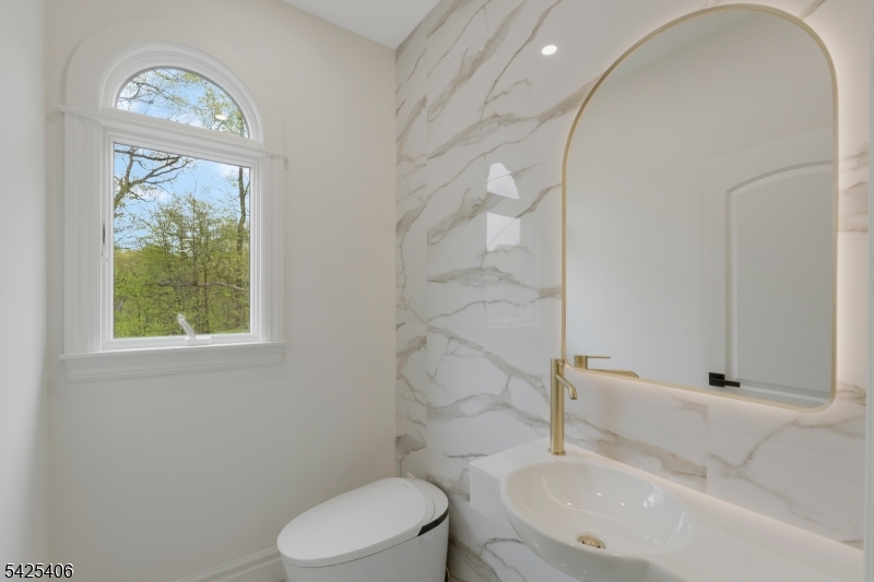 19 Amira Ln Property Photo 9