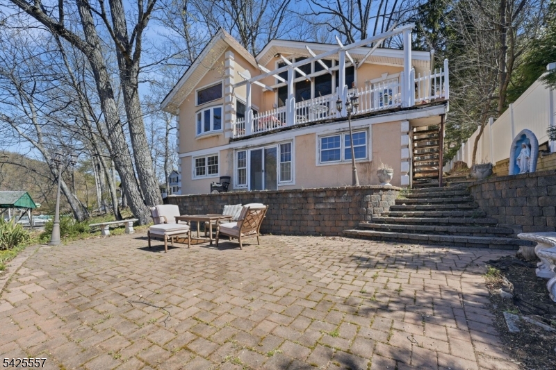 6 Oneida Ave Property Photo 1