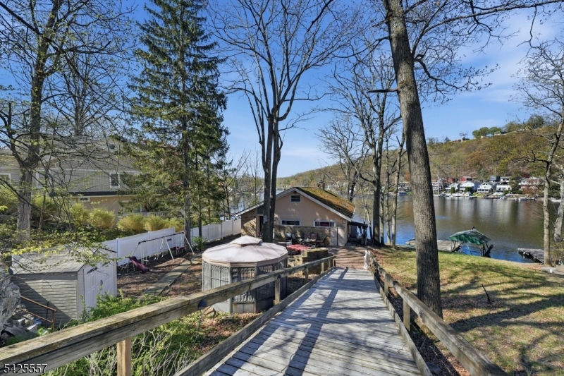 6 Oneida Ave Property Photo 2