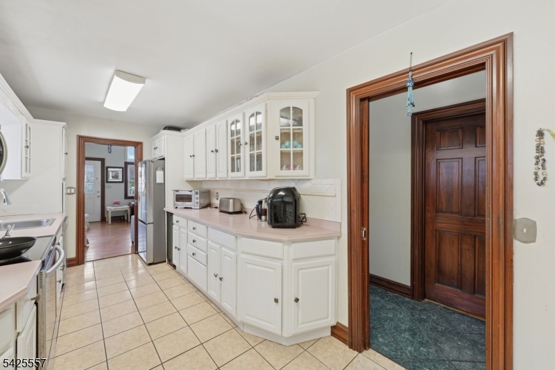 6 Oneida Ave Property Photo 4