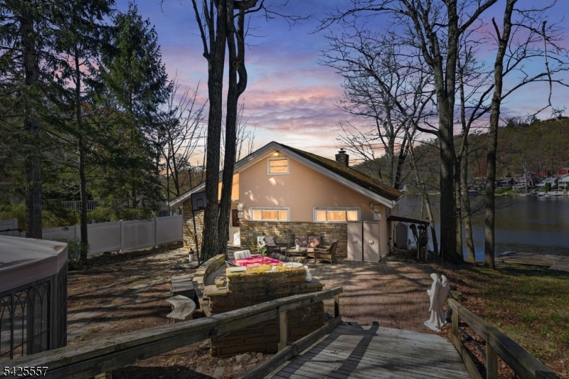 6 Oneida Ave Property Photo 8