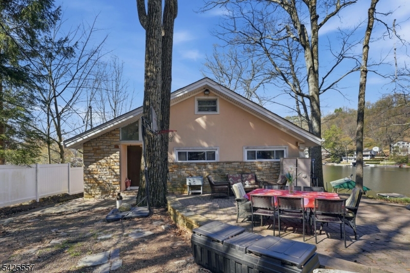 6 Oneida Ave Property Photo 9