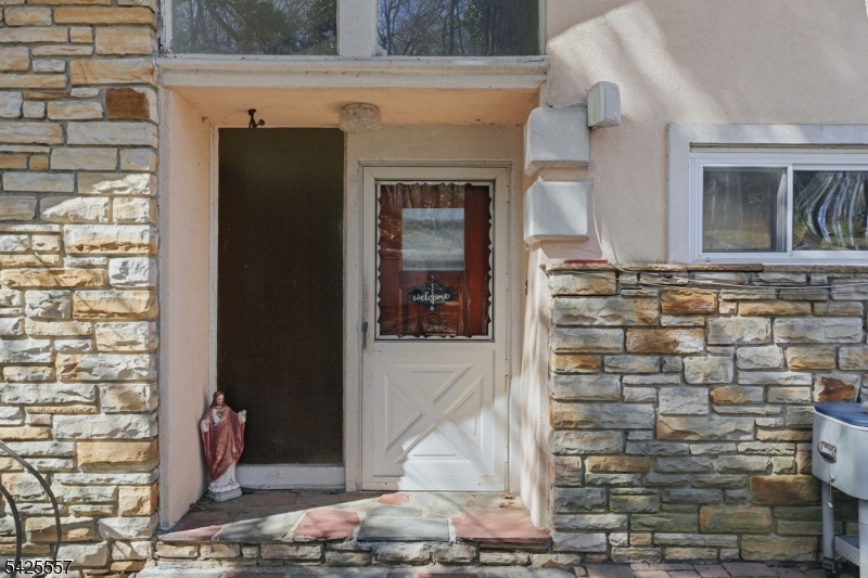 6 Oneida Ave Property Photo 13