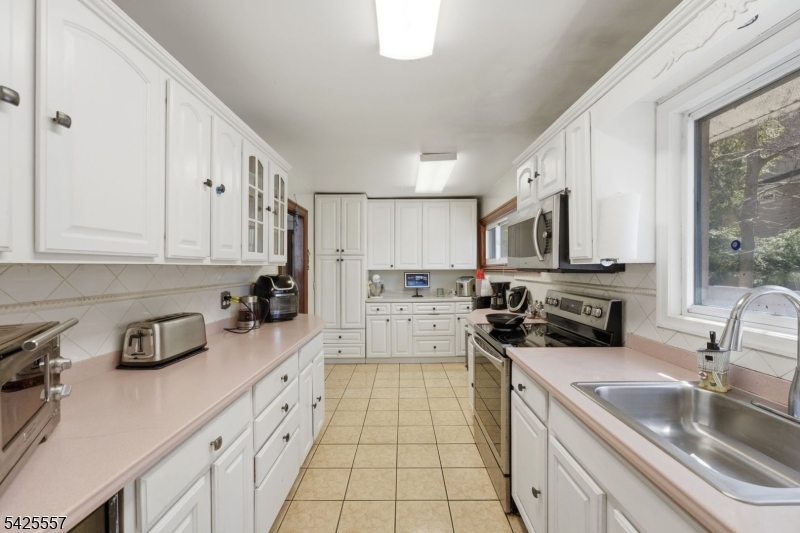 6 Oneida Ave Property Photo 20