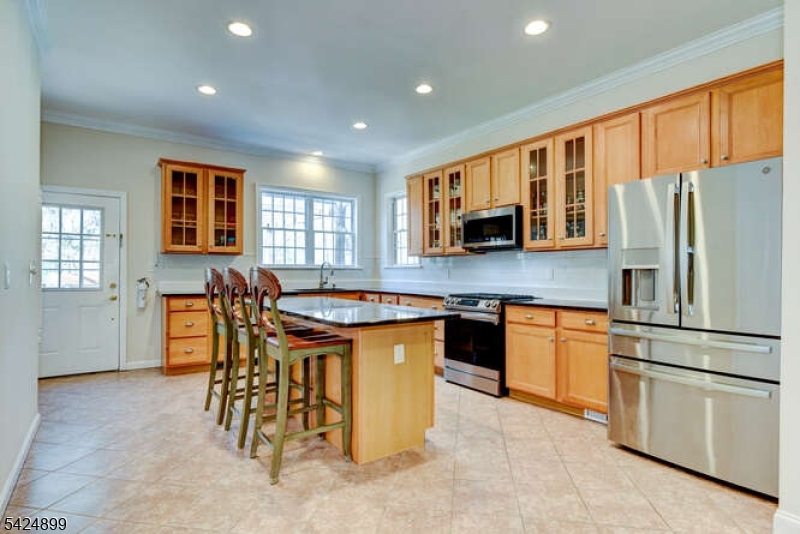1812 Bellew Pl Property Photo 3