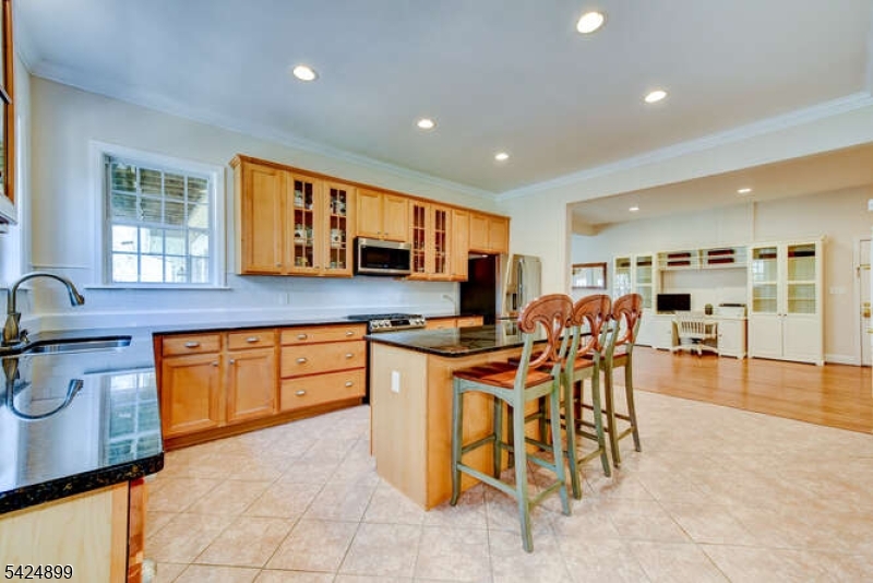 1812 Bellew Pl Property Photo 4