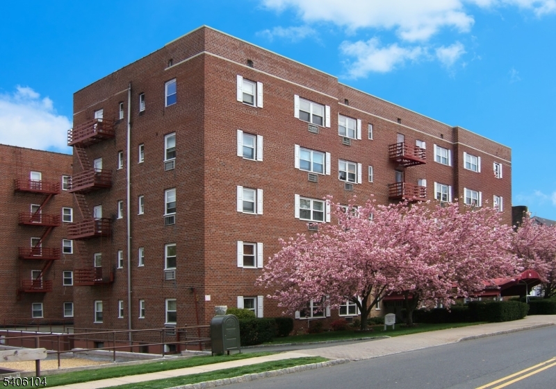 18 Springfield Ave 4e Property Photo 1