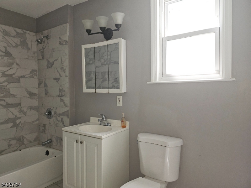 234 Smith St Property Photo 6