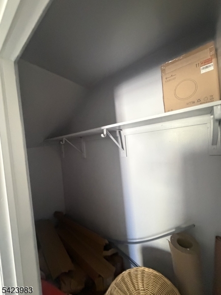 131 Huntington Ter Property Photo 3