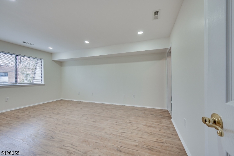 1314 Edison Glen Ter Property Photo 5