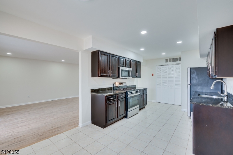 1314 Edison Glen Ter Property Photo 7