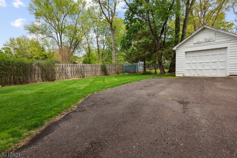 1089 Field Ave Property Photo 3