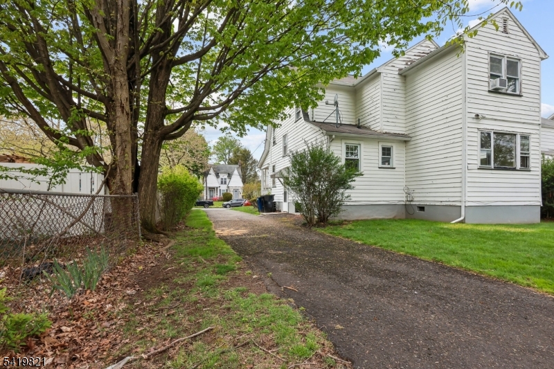 1089 Field Ave Property Photo 5