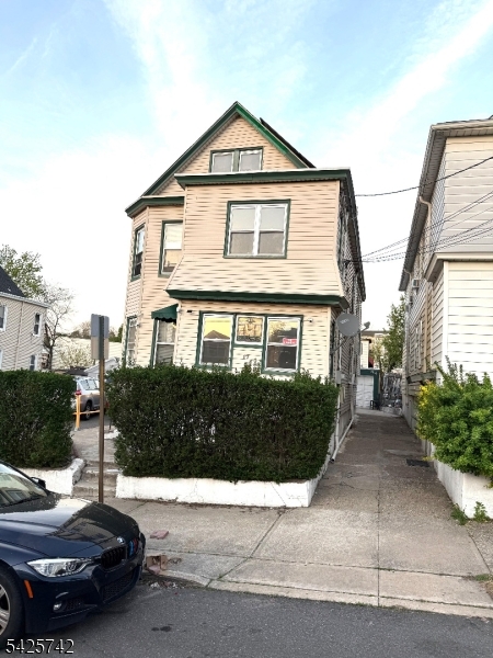 17 Quinn St Property Photo 1