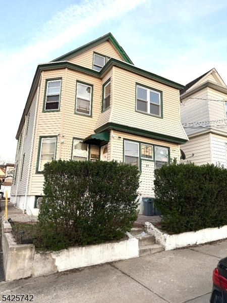 17 Quinn St Property Photo 2