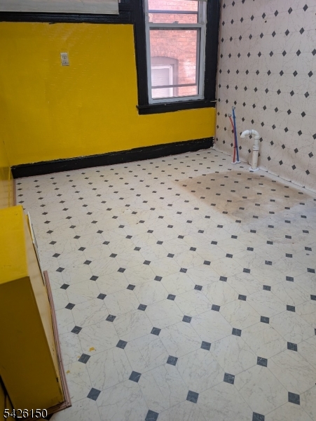 412 Broad St Property Photo 6