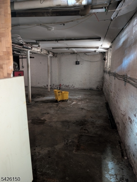 412 Broad St Property Photo 9