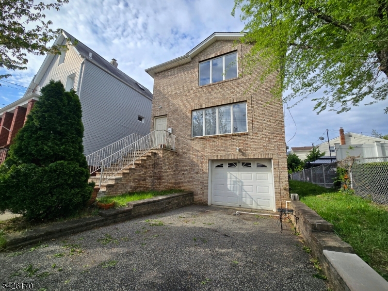 598 Broad St