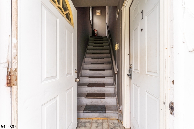 718 Thomas St Property Photo 2