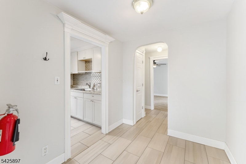 718 Thomas St Property Photo 10