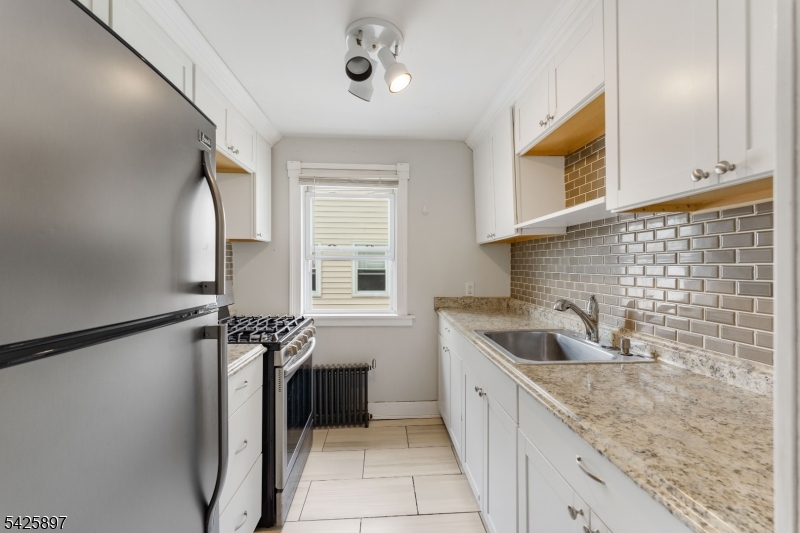 718 Thomas St Property Photo 12