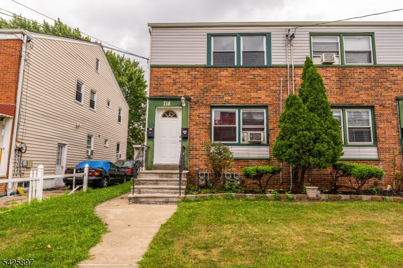 718 Thomas St Property Photo 24