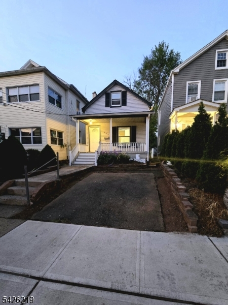 126 Duer St Property Photo 1