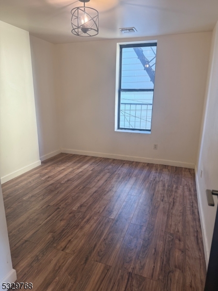 182 Ferry St 2b Property Photo 3