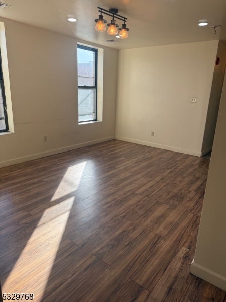 182 Ferry St 2b Property Photo 4