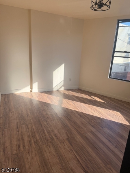 182 Ferry St 2b Property Photo 5