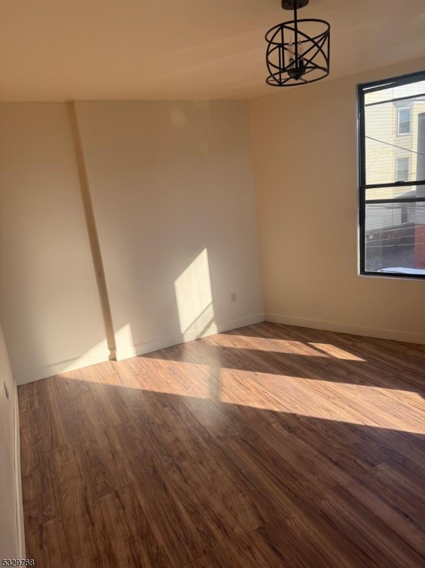 182 Ferry St 2b Property Photo 6