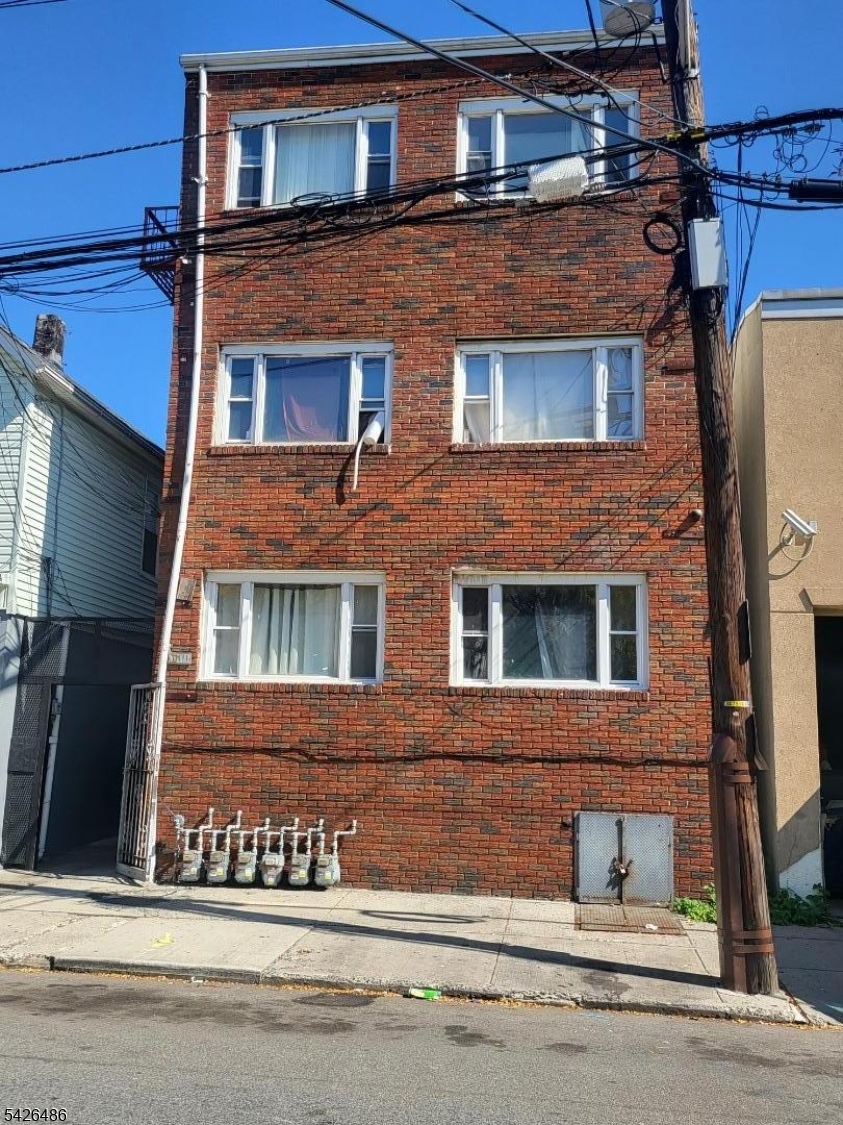 111 Pine St Property Photo 1