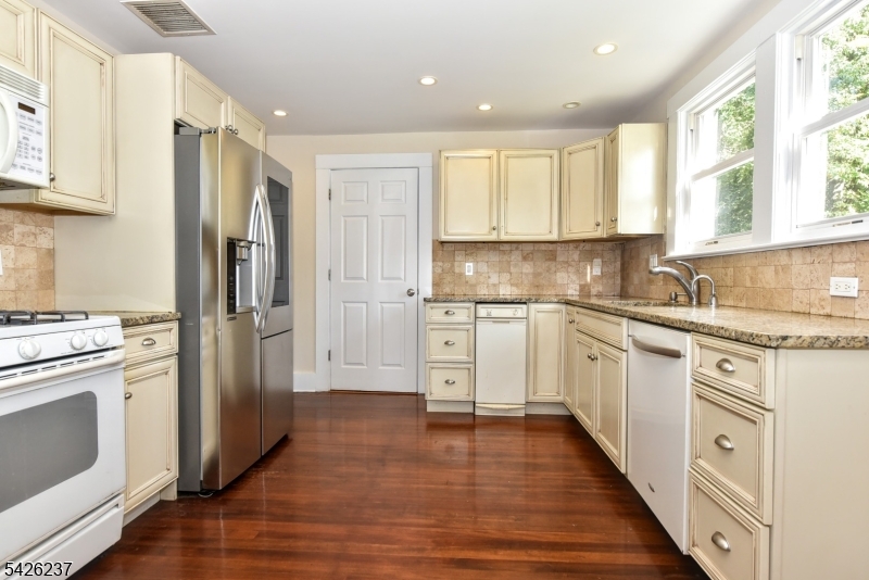 36 Hines Ave Property Photo 9