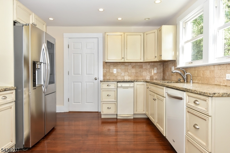 36 Hines Ave Property Photo 10