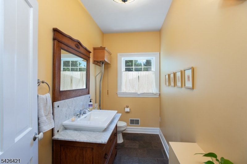 286 Harlingen Rd Property Photo 12