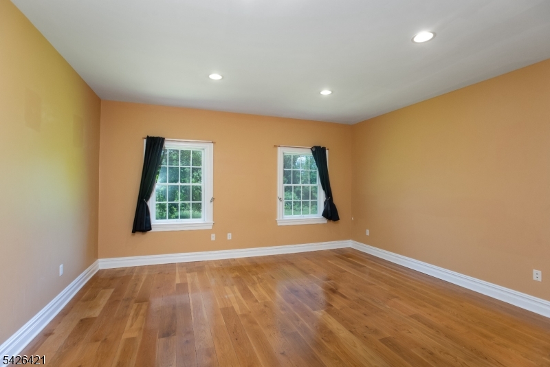 286 Harlingen Rd Property Photo 27