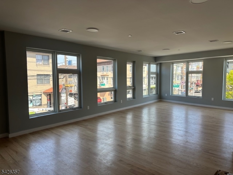 76 Pacific St Property Photo 2